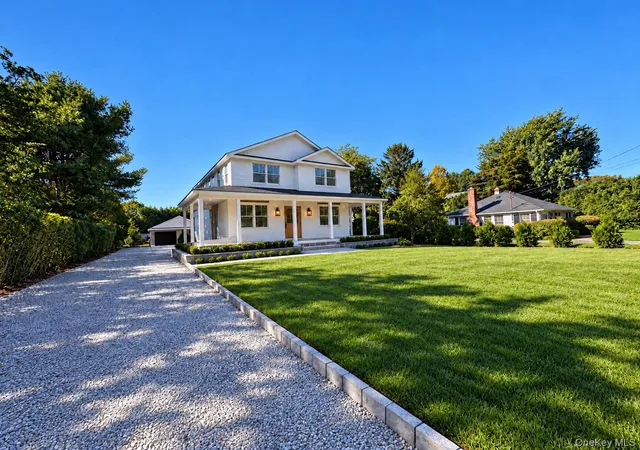 Photo 2 of Single family home for sale at 17 Club Ln, Southampton, NY 11960 | MLS# 1048165 | Listing updated on 2026-10-09