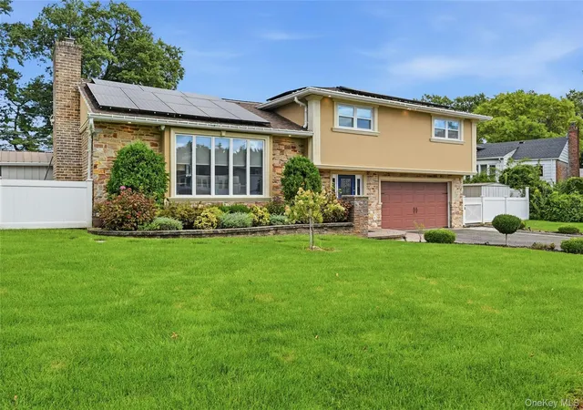 Single family home for sale at 2 Peppermill Rd, North Hempstead, NY 11576 | MLS# 1048209