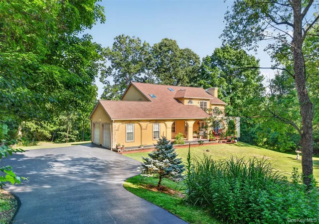 Photo 3 of Single family home for sale at 5 Harvey Way, Newburgh (town), NY 12550 | MLS# 1048211 | Listing updated on 2026-10-03