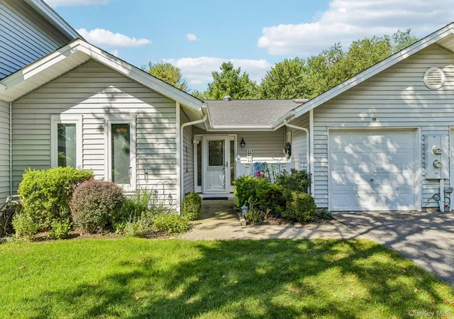 Photo 3 of Condo for sale at 111 Fairfield Dr #111, Smithtown, NY 11780 | MLS# 1048219 | Listing updated on 2026-09-19