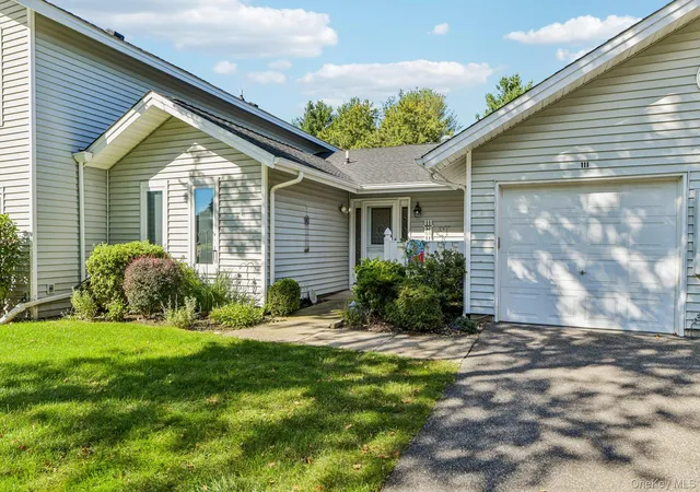 Photo 3 of Condo for sale at 111 Fairfield Dr #111, Smithtown, NY 11780 | MLS# 1048219 | Listing updated on 2026-09-19