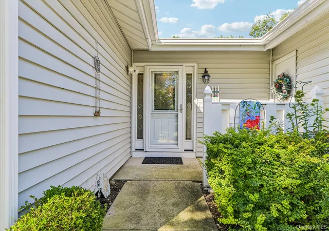 Photo 4 of Condo for sale at 111 Fairfield Dr #111, Smithtown, NY 11780 | MLS# 1048219 | Listing updated on 2026-09-19