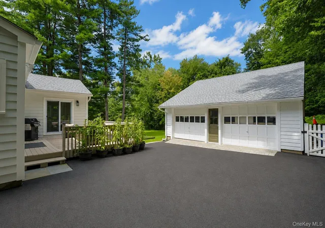 Photo 3 of Single family home for sale at 8 Rosehill Dr, North Castle, NY 10504 | MLS# 1048226 | Listing updated on 2026-09-27