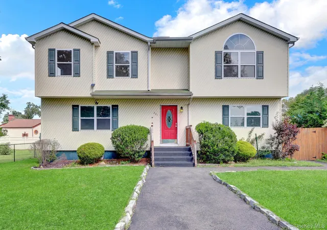 Photo 1 of Sale Pending at 231 Columbus Blvd, Babylon, NY 11701 | MLS# 1048230 | Listing updated on 2026-10-08