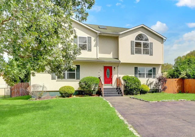 Photo 2 of Sale Pending at 231 Columbus Blvd, Babylon, NY 11701 | MLS# 1048230 | Listing updated on 2026-10-08