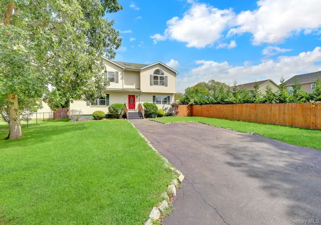 Photo 3 of Sale Pending at 231 Columbus Blvd, Babylon, NY 11701 | MLS# 1048230 | Listing updated on 2026-10-08