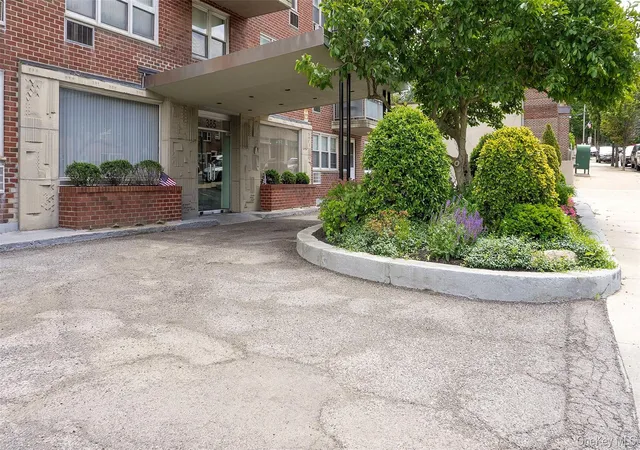 Listing Photo 2 - Condo for sale in building located at 385 Mclean Ave, Yonkers, NY 10701 - Unit #1G