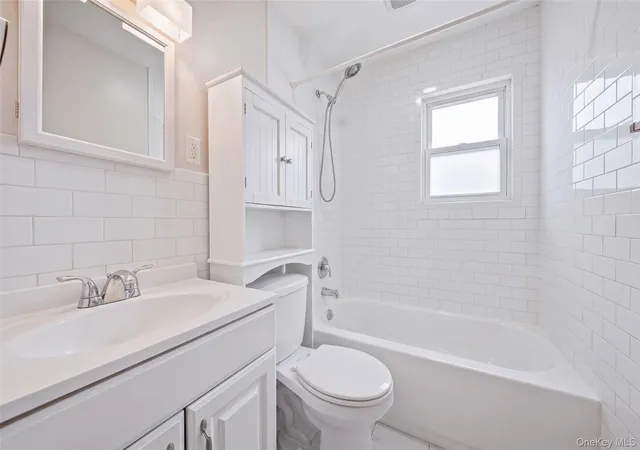 Photo 19 of Sale Pending at 506 Whittier St, North Hempstead, NY 11590 | MLS# 1048244 | Listing updated on 2026-10-04