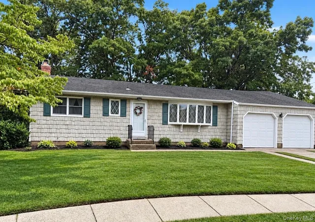 Single family home for sale at 11 Whig Ct, Islip, NY 11741 | MLS# 1048248