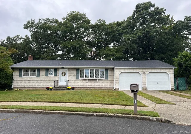 Photo 1 of Single family home for sale at 11 Whig Ct, Islip, NY 11741 | MLS# 1048248 | Listing updated on 2026-09-27