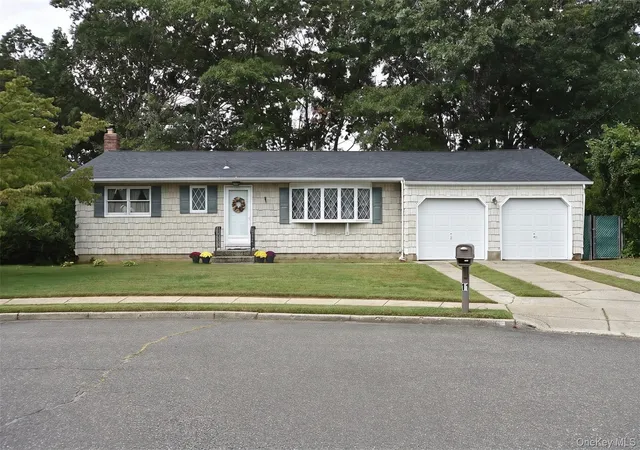 Photo 2 of Single family home for sale at 11 Whig Ct, Islip, NY 11741 | MLS# 1048248 | Listing updated on 2026-09-27