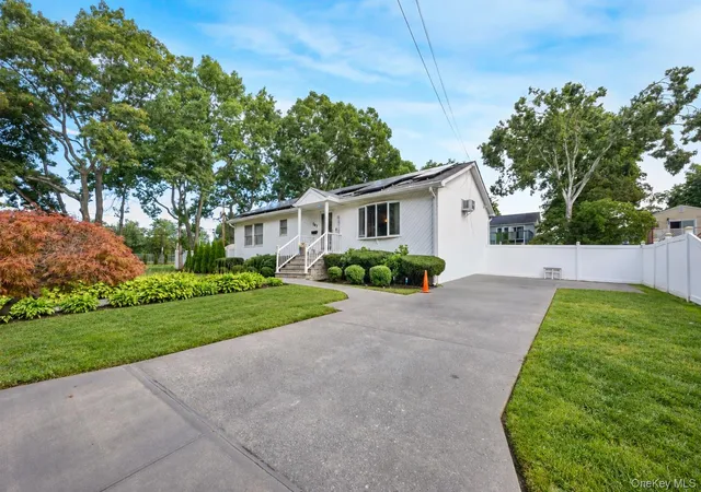 Photo 2 of Single family home for sale at 187 N 28th Street, Babylon, NY 11798 | MLS# 1048261 | Listing updated on 2026-09-14