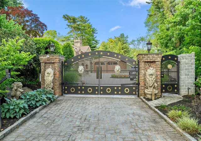 Photo 1 of Single family home for sale at 213 Guinea Woods Rd, Oyster Bay, NY 11568 | MLS# 1048263 | Listing updated on 2026-09-25