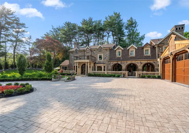 Photo 3 of Single family home for sale at 213 Guinea Woods Rd, Oyster Bay, NY 11568 | MLS# 1048263 | Listing updated on 2026-09-25