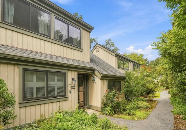 Photo 3 of Condo for sale at 154 Heritage Hills #B, Somers, NY 10589 | MLS# 1048278 | Listing updated on 2026-09-26