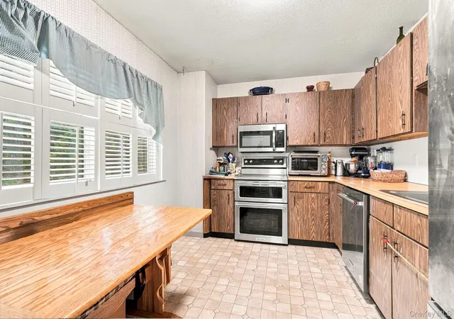 Photo 4 of Condo for sale at 154 Heritage Hills #B, Somers, NY 10589 | MLS# 1048278 | Listing updated on 2026-09-26