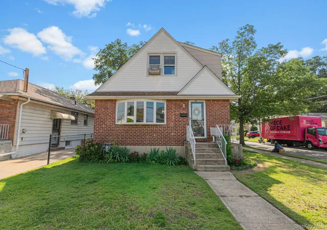 Photo 1 of Single family home for sale at 19 Acorn Pl, Hempstead, NY 11563 | MLS# 1048279 | Listing updated on 2026-10-03