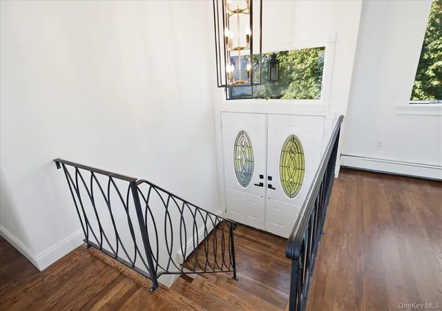 Photo 3 of Sale Pending at 14 Garfield Pl, Babylon, NY 11757 | MLS# 1048280 | Listing updated on 2026-09-29