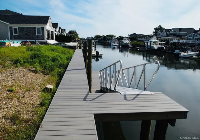 Photo 3 of Sale Pending at 2 Skylark Rd, Oyster Bay, NY 11762 | MLS# 1048285 | Listing updated on 2026-10-03