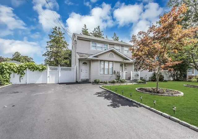 Photo 2 of Single family home for sale at 2911 Eagle Ave, Brookhaven, NY 11763 | MLS# 1048297 | Listing updated on 2026-09-26