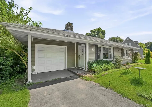 Photo 4 of Single family home for sale at 105 Pine Dr, New Windsor, NY 12553 | MLS# 1048302 | Listing updated on 2026-10-06