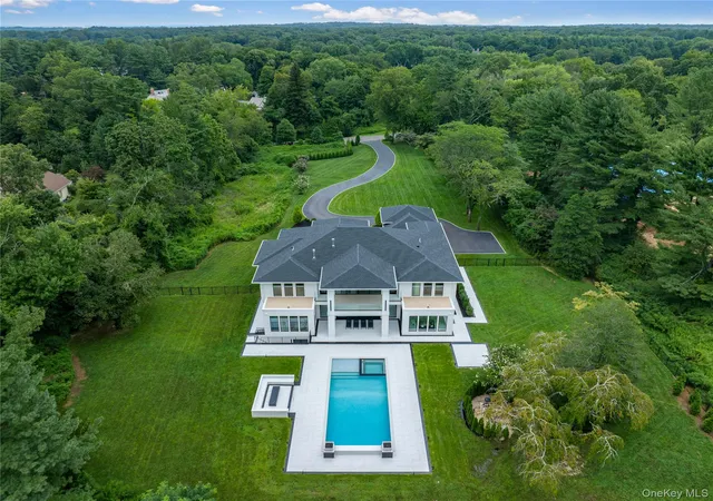 Photo 3 of Mansion for sale at 160 Hegemans Ln, Oyster Bay, NY 11545 | MLS# 1048329 | Listing updated on 2026-09-13