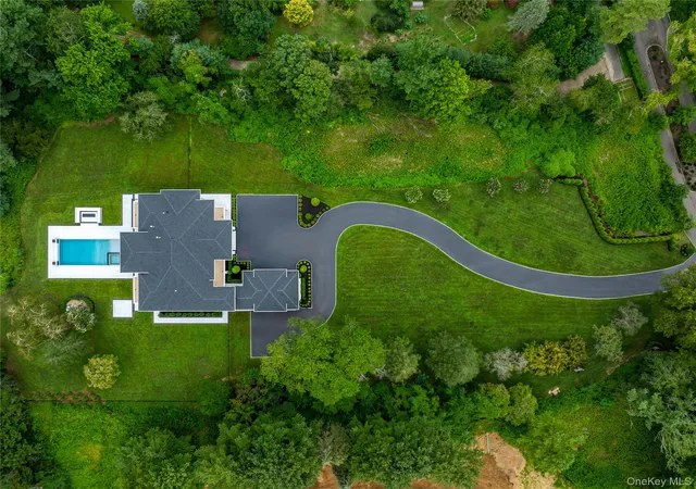Photo 37 of Mansion for sale at 160 Hegemans Ln, Oyster Bay, NY 11545 | MLS# 1048329 | Listing updated on 2026-10-06