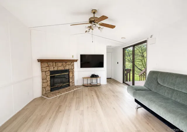 Photo 4 of Manufactured home for sale at 8 Hampshire Ln, Fallsburg, NY 12759 | MLS# 1048345 | Listing updated on 2026-10-05