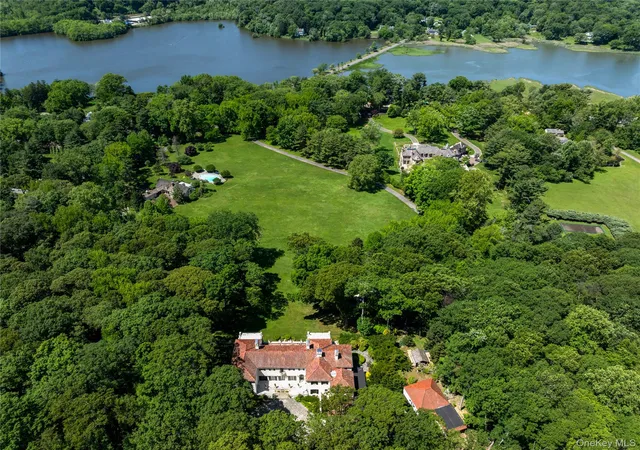 Photo 2 of Mansion for sale at 100 Horseshoe Rd, Oyster Bay, NY 11765 | MLS# 1048378 | Listing updated on 2026-09-13