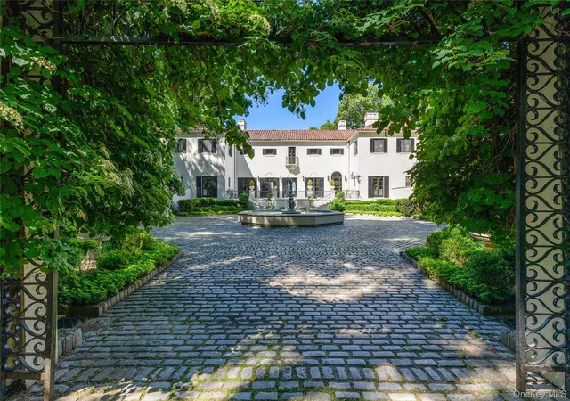 Photo 3 of Mansion for sale at 100 Horseshoe Rd, Oyster Bay, NY 11765 | MLS# 1048378 | Listing updated on 2026-09-13
