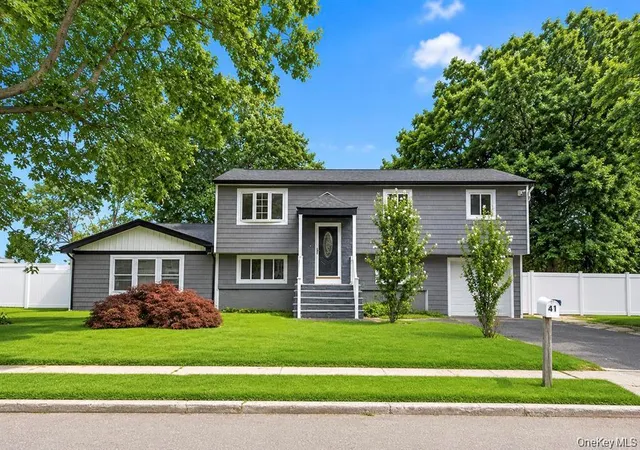 Photo 2 of Sale Pending at 41 Madison Ave, Babylon, NY 11701 | MLS# 1048383 | Listing updated on 2026-10-06