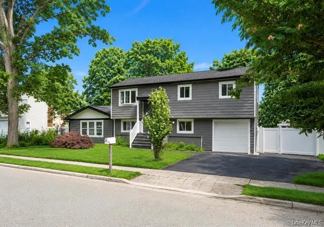 Photo 3 of Sale Pending at 41 Madison Ave, Babylon, NY 11701 | MLS# 1048383 | Listing updated on 2026-10-06