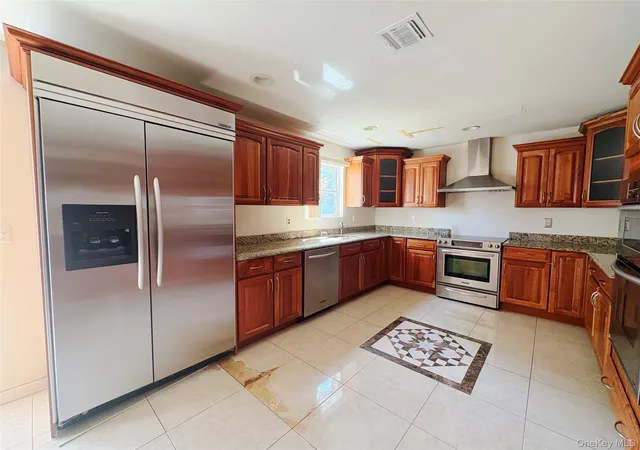 Photo 4 of Sale Pending at 249 Haven Ave, Islip, NY 11779 | MLS# 1048412 | Listing updated on 2026-09-17