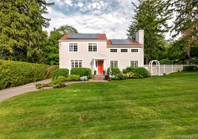 Photo 1 of Sale Pending at 88 Knollwood Ave, Huntington, NY 11743 | MLS# 1048424 | Listing updated on 2026-10-02