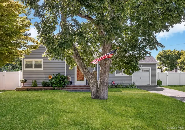 Photo 2 of Sale Pending at 460 Amsterdam Ave, Brookhaven, NY 11772 | MLS# 1048425 | Listing updated on 2026-10-07