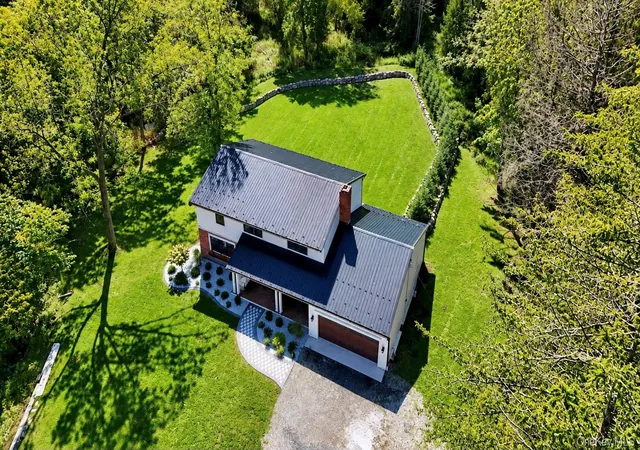 Photo 4 of Single family home for sale at 28 Galloway Rd, Warwick (town), NY 10990 | MLS# 1048435 | Listing updated on 2026-09-17