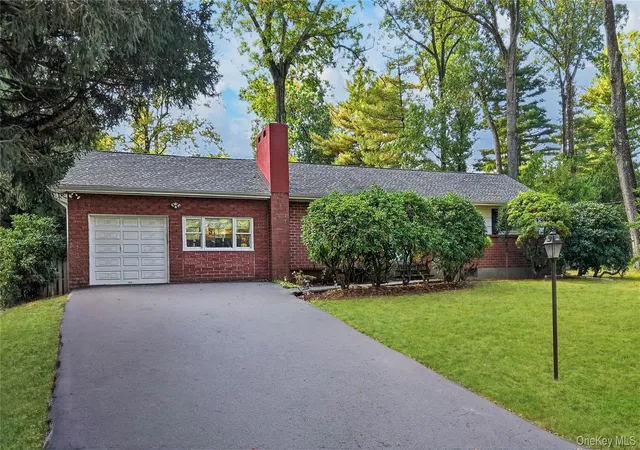 Photo 1 of Single family home for sale at 35 Diane Dr, Clarkstown, NY 10956 | MLS# 1048446 | Listing updated on 2026-10-20