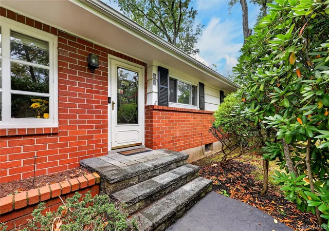 Photo 2 of Single family home for sale at 35 Diane Dr, Clarkstown, NY 10956 | MLS# 1048446 | Listing updated on 2026-10-20