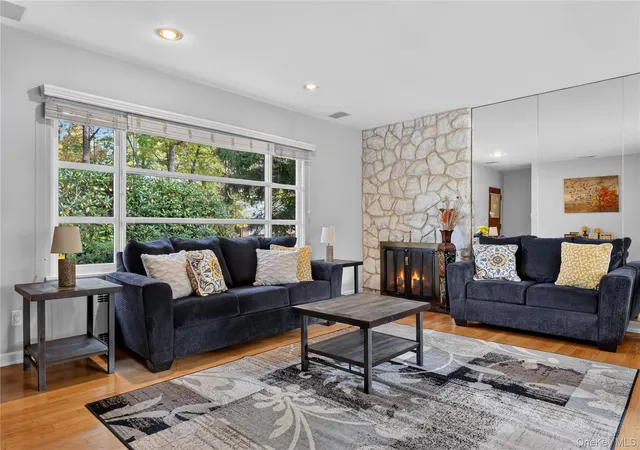 Photo 3 of Single family home for sale at 35 Diane Dr, Clarkstown, NY 10956 | MLS# 1048446 | Listing updated on 2026-10-20