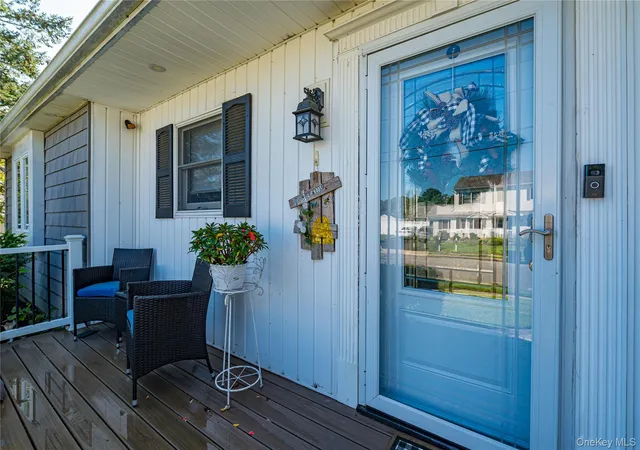 Photo 4 of Sale Pending at 10 Stonehurst Cir S, Brookhaven, NY 11720 | MLS# 1048451 | Listing updated on 2026-09-29