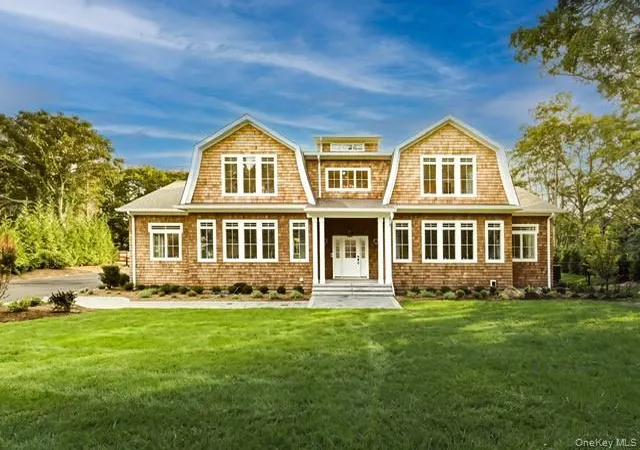 Photo 1 of Single family home for sale at 13 Cedarfield Ln, Southampton, NY 11977 | MLS# 1048453 | Listing updated on 2026-10-07