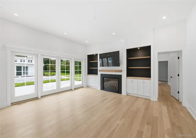 Photo 4 of Single family home for sale at 13 Cedarfield Ln, Southampton, NY 11977 | MLS# 1048453 | Listing updated on 2026-09-18