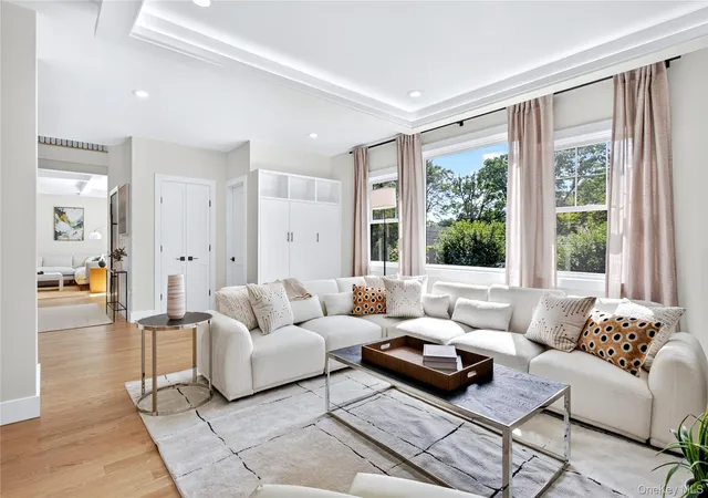 Photo 3 of Sale Pending at 10 Chelsea Dr, North Hempstead, NY 11050 | MLS# 1048471 | Listing updated on 2026-09-19
