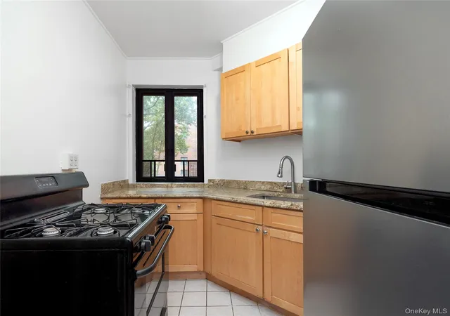Photo 3 of Condo for sale at 2150 E Tremont Ave #4C, New York, NY 10462 | MLS# 1048483 | Listing updated on 2026-10-01