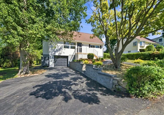 Photo 1 of Sale Pending at 724 Locksley Rd, Yorktown, NY 10598 | MLS# 1048488 | Listing updated on 2026-10-03