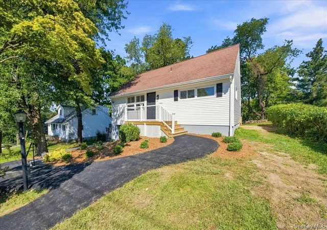 Photo 3 of Sale Pending at 724 Locksley Rd, Yorktown, NY 10598 | MLS# 1048488 | Listing updated on 2026-10-03