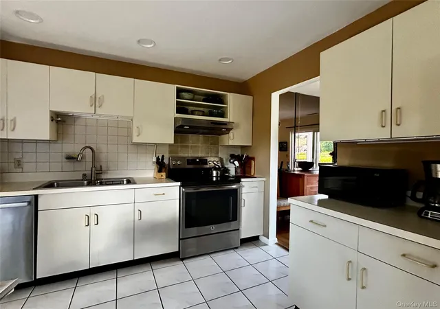 Photo 4 of Sale Pending at 56 Pond Dr E, Rhinebeck, NY 12572 | MLS# 1048507 | Listing updated on 2026-09-30