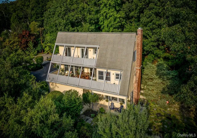 Photo 3 of Single family home for sale at 4 Hl Dale Ave, Brookhaven, NY 11764 | MLS# 1048513 | Listing updated on 2026-10-08