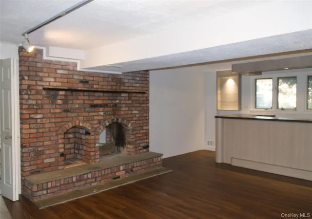 Photo 4 of Single family home for sale at 82 Yale Ave, Islip, NY 11769 | MLS# 1048517 | Listing updated on 2026-09-20