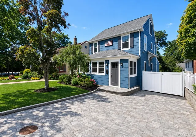 Photo 2 of Sale Pending at 182 School St, Oyster Bay, NY 11771 | MLS# 1048523 | Listing updated on 2026-10-07